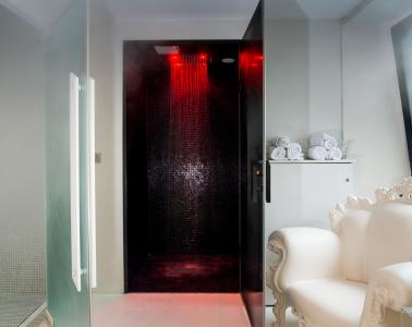 photo-douche-sensorielle-hotel-spa-nantes