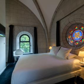 photo-chambre-tentation-sous-hauteur-de-voutes-hotel-sozo