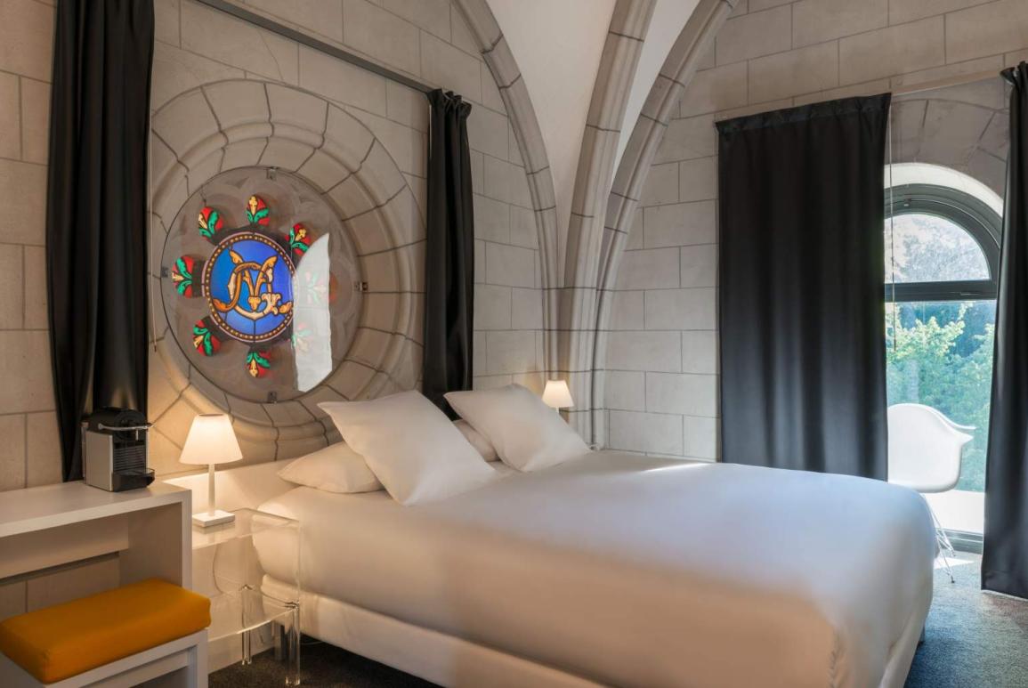 photo-chambre-lit-sozo-hotel