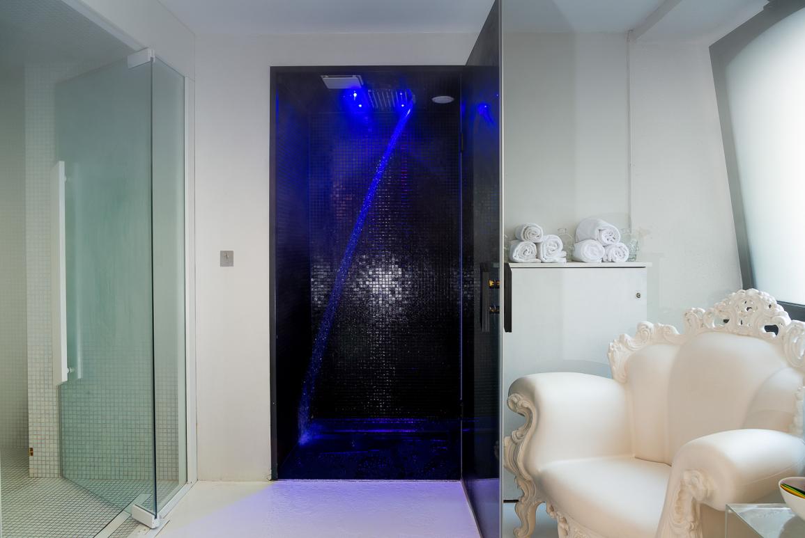 Spa du Sōzō Hôtel à Nantes avec sauna, hammam, ice room et douche sensorielle design