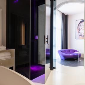 photo-canape-violet-la-suite-sozo-hotel