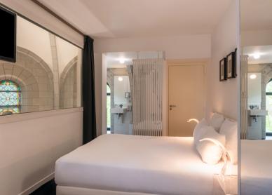 Intérieur d'une chambre du Sozo avec la vue sur les voutes
